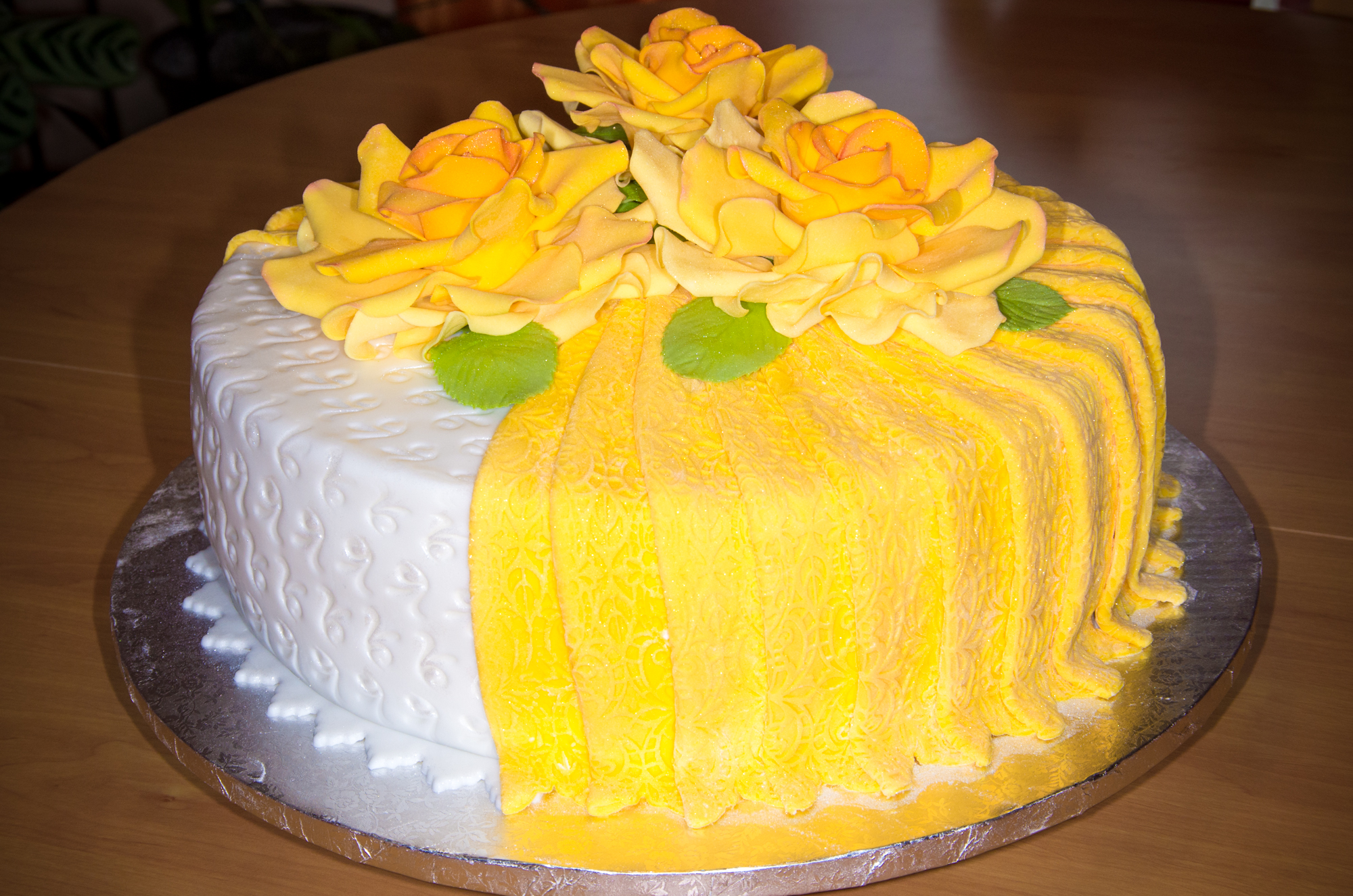 Gelber Vorhang – Kuchentraum