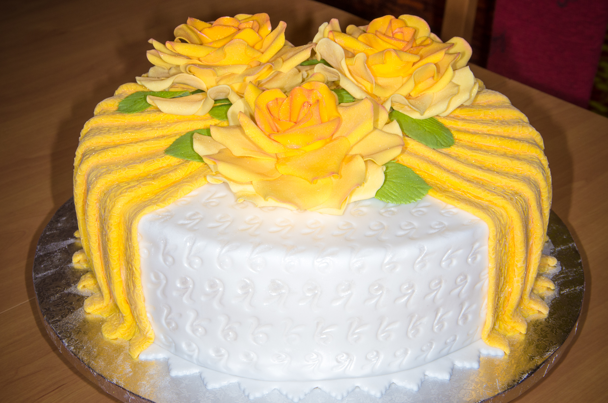 Gelber Vorhang – Kuchentraum