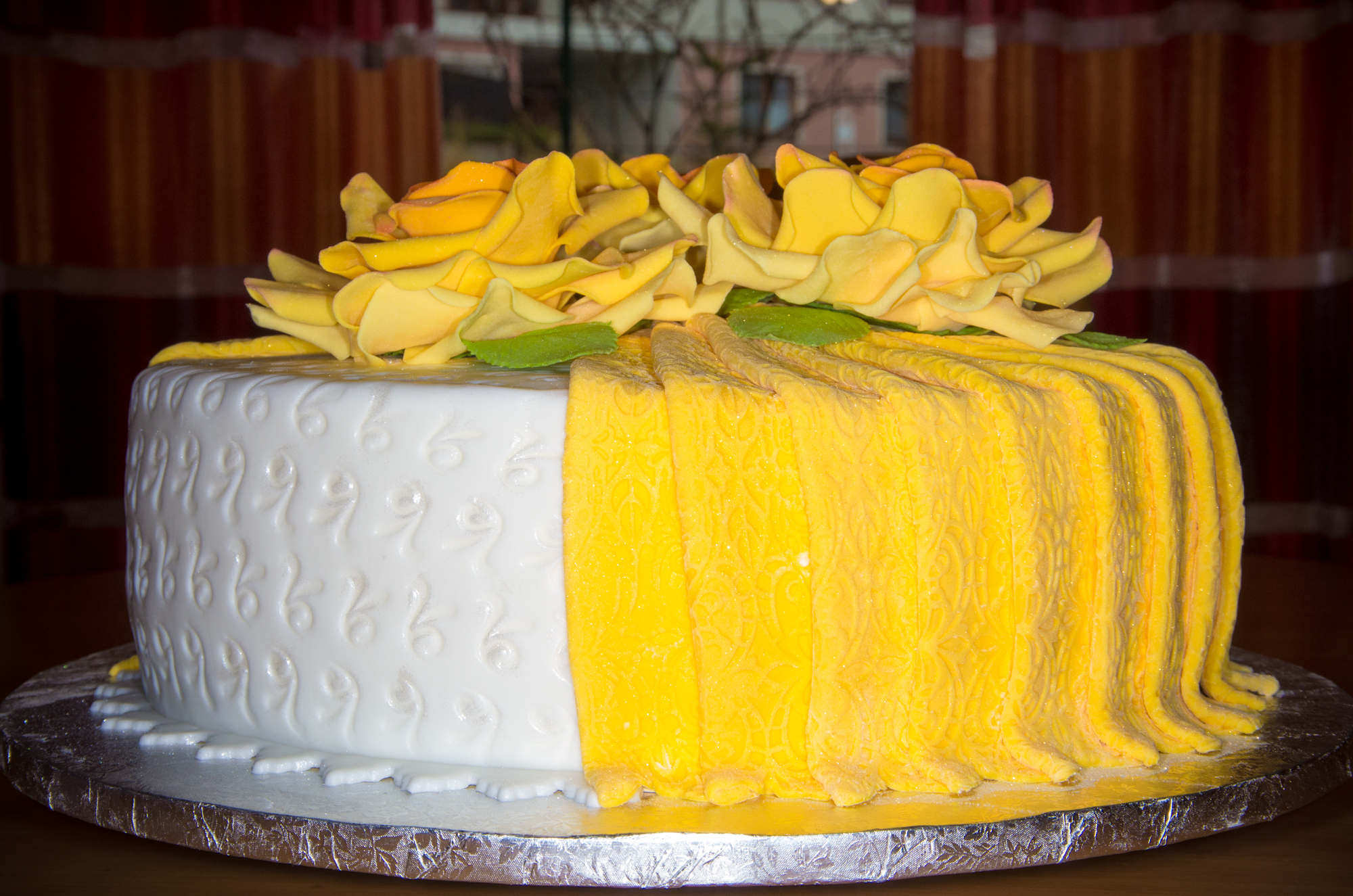 Gelber Vorhang – Kuchentraum