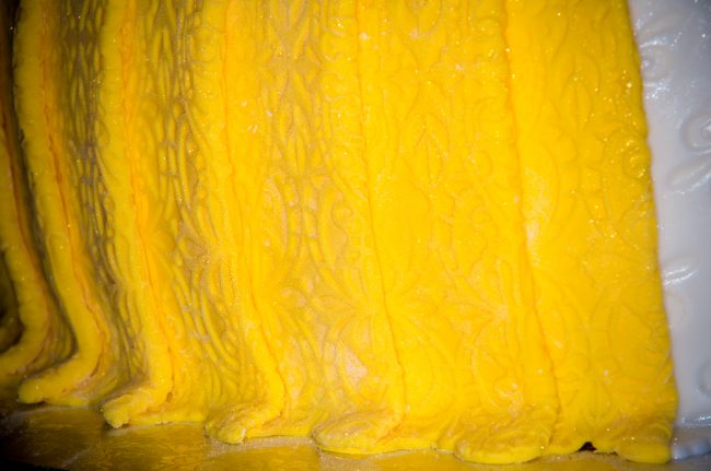 Gelber Vorhang – Kuchentraum