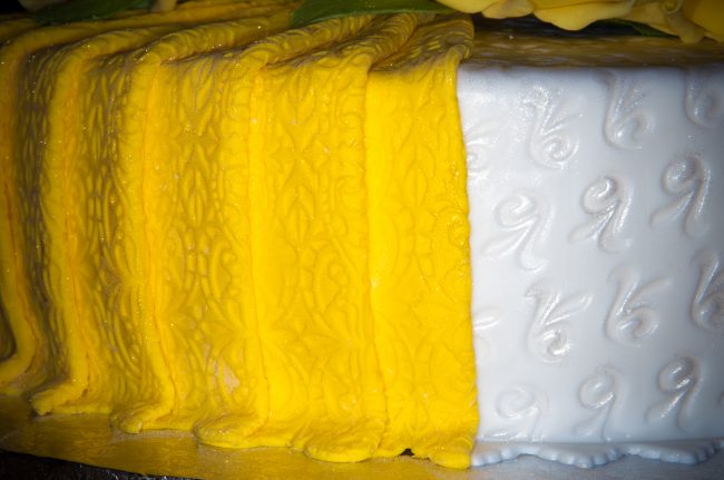 Gelber Vorhang – Kuchentraum