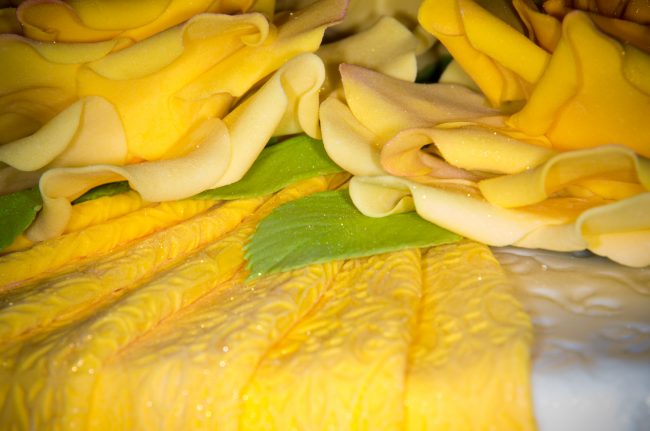 Gelber Vorhang – Kuchentraum